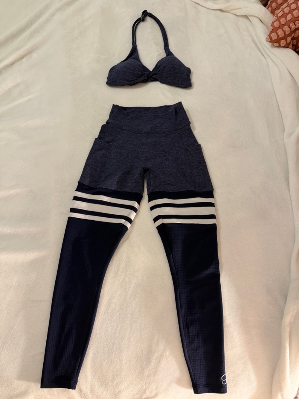 Bombshell Sportswear XS Navy Leggings with White Stripe Accents w matching S bra